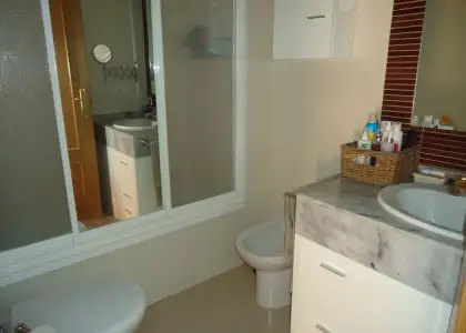 Venta de piso de tres dormitorios seminuevo con garaje en zona residencial cerca del centro en Manzanares