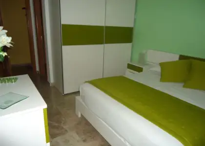 Venta de piso de tres dormitorios seminuevo con garaje en zona residencial cerca del centro en Manzanares