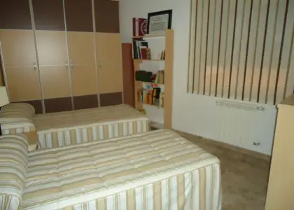 Venta de piso de tres dormitorios seminuevo con garaje en zona residencial cerca del centro en Manzanares