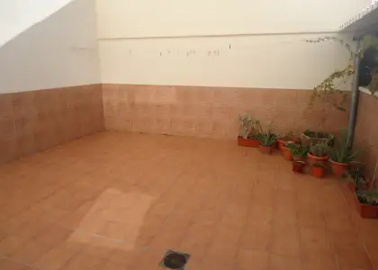Venta de piso en planta baja con tres dormitorios en zona residencial en Manzanares