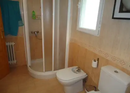 Venta de piso en planta baja de tres dormitorios en Manzanares