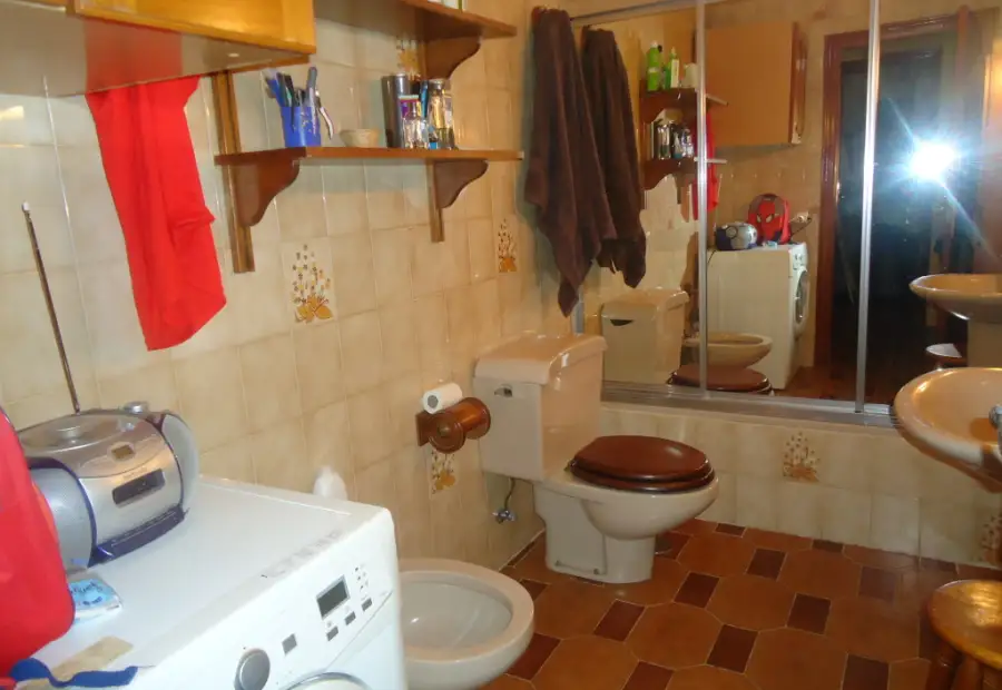 Venta de piso muy centrico economico de tres dormitorios y dos baños en Manzanares