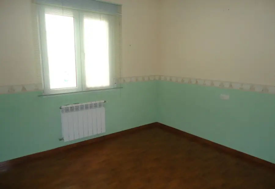 Venta de piso totalmente céntrico con cuatro dormitorios y cochera cerrada en Manzanares