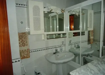 Venta piso de 3 dormitorios. Conservado. Centrico. Semiamueblado. en Manzanares